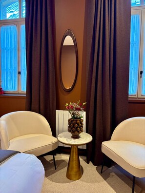 Executive Double Room | In-room safe, desk, soundproofing, iron/ironing board