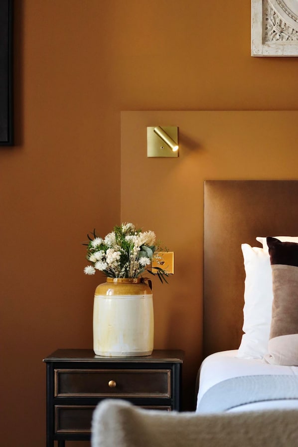 Deluxe Double Room | In-room safe, desk, soundproofing, iron/ironing board