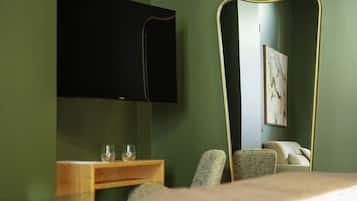 Quarto casal executivo | Roupas de cama premium, frigobar, cofres nos quartos, escrivaninha