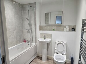 Handtücher, Seife, Toilettenpapier