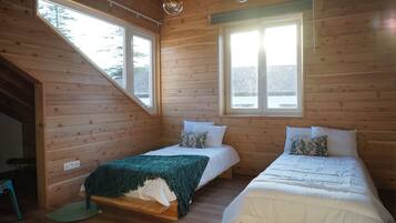 Habitación con 1 cama doble o 2 individuales, balcón, vistas a la ciudad | Wifi gratis