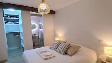 Iron/ironing board, WiFi, bed sheets