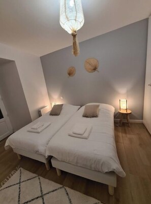 3 bedrooms, iron/ironing board, WiFi, bed sheets - THE ROOFTOP PROVENÇAL (Taulignan)
