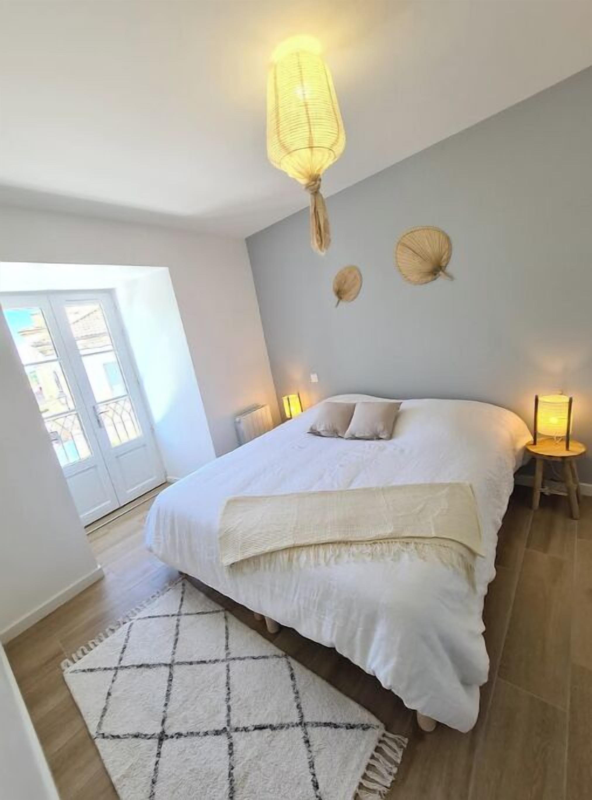 3 habitaciones, tabla de planchar con plancha, wifi y ropa de cama 