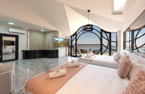 Blackout curtains, soundproofing, free WiFi