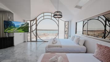 Blackout drapes, soundproofing, free WiFi