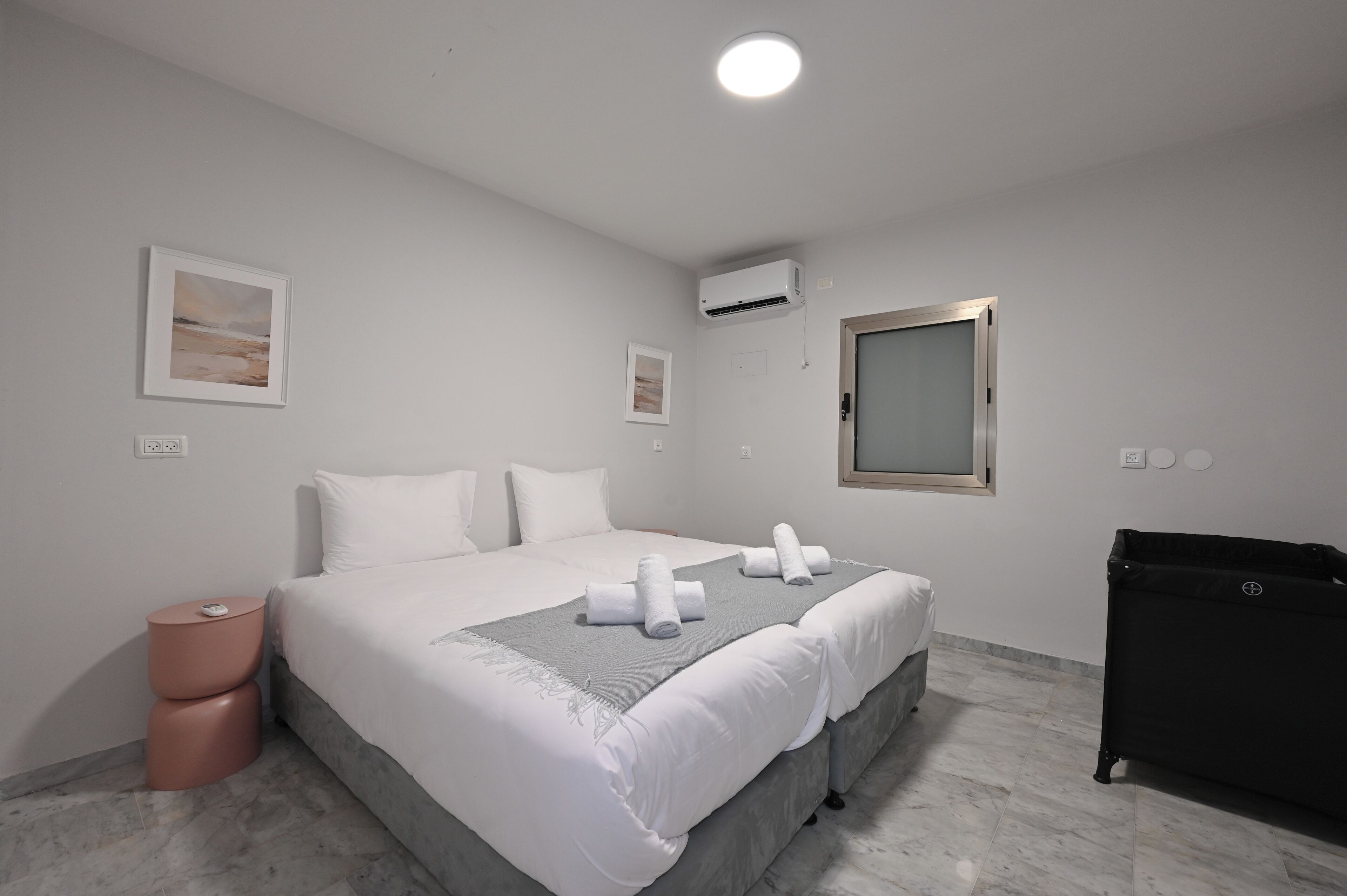 Cortinas blackout, quartos à prova de som, Wi-Fi de cortesia