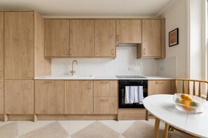 Apartment | Private kitchen - Stylish West Kensington Duplex (London)