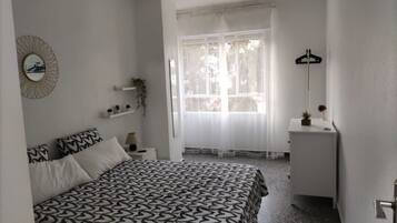 2 habitaciones, tabla de planchar con plancha, internet y ropa de cama