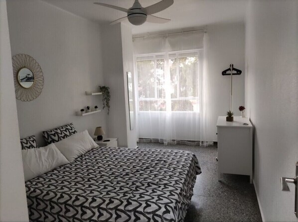 2 bedrooms, iron/ironing board, Internet, bed sheets