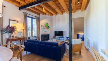 Télévision, cheminée