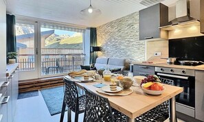 Mikrobølgeovn, ovn og kjøkkenutstyr