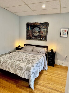 1 chambre, fer et planche à repasser, draps fournis