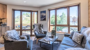 Living area - 71m2 Apartment for 4 Adults and 2 Children (Huez)