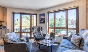 Living area - 71m2 Apartment for 4 Adults and 2 Children (Huez)