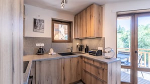 Fridge, cookware/dishes/utensils - 71m2 Apartment for 4 Adults and 2 Children (Huez)