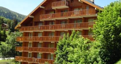 5 Rooms for 8 People