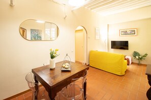 Interior - Pelleria 32, in Center Town by Abita (Lucca)