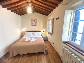 1 bedroom, travel cot, free WiFi, bed sheets