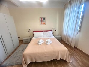 1 chambre, lit parapluie, Wi-Fi gratuit, draps fournis