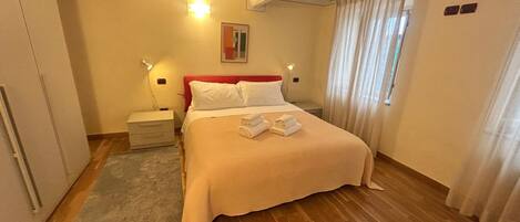 1 Schlafzimmer, Reisekinderbett, kostenloses WLAN, Bettwäsche