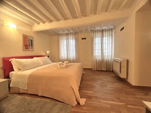 1 chambre, lit parapluie, Wi-Fi gratuit, draps fournis