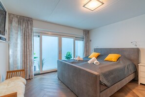 House | 3 bedrooms, individually furnished, iron/ironing board - Charming Country House for 6 People (De Koog)