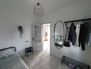 2 chambres, fer et planche à repasser, Wi-Fi, draps fournis