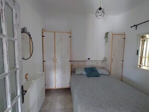 2 bedrooms, iron/ironing board, WiFi, bed sheets - Charming cottage, quiet location, close to the sea and nature (Ozón)