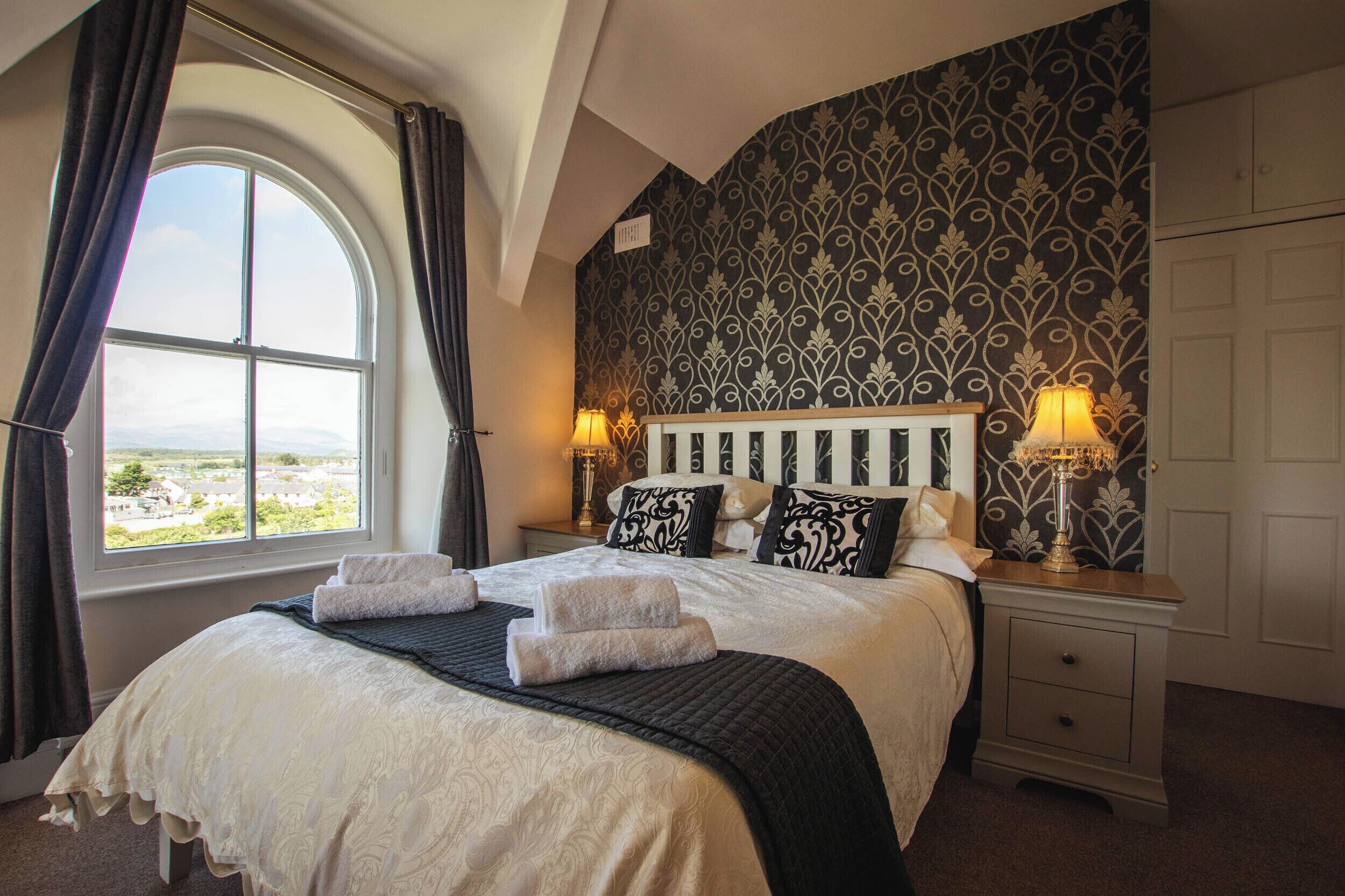 8 bedrooms, individually decorated, individually furnished, free WiFi