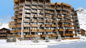 Exterior - VAL Thorens Rental: Spacious 2-room Apartment for 6 With 3 Sunny Balconies (Les Belleville)