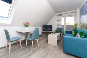 Apartment | Living room - Gemuetliche Ferienwohnung im Obergeschoss, Bensersiel (Esens)