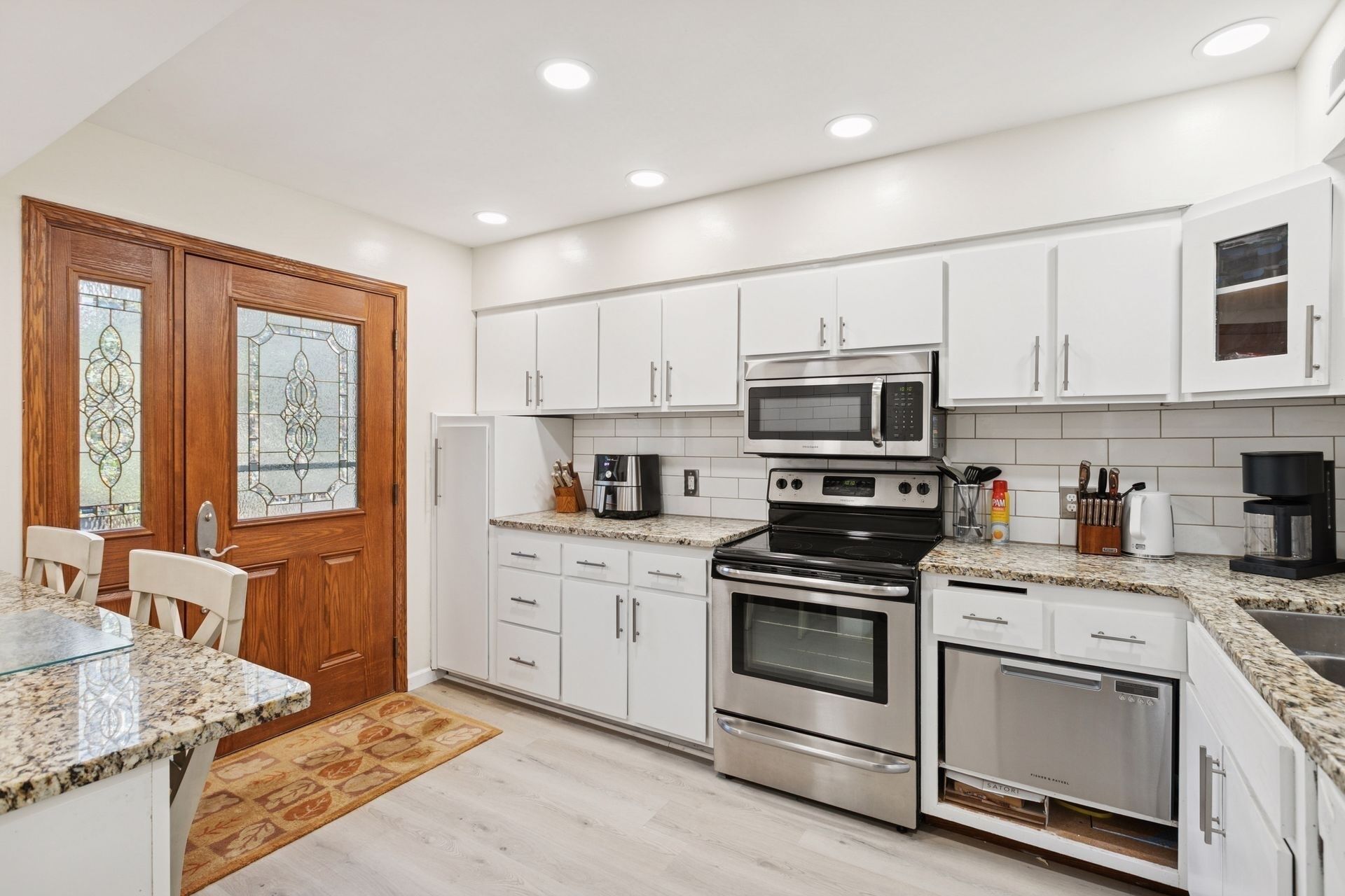 Microwave, oven, stovetop, dishwasher