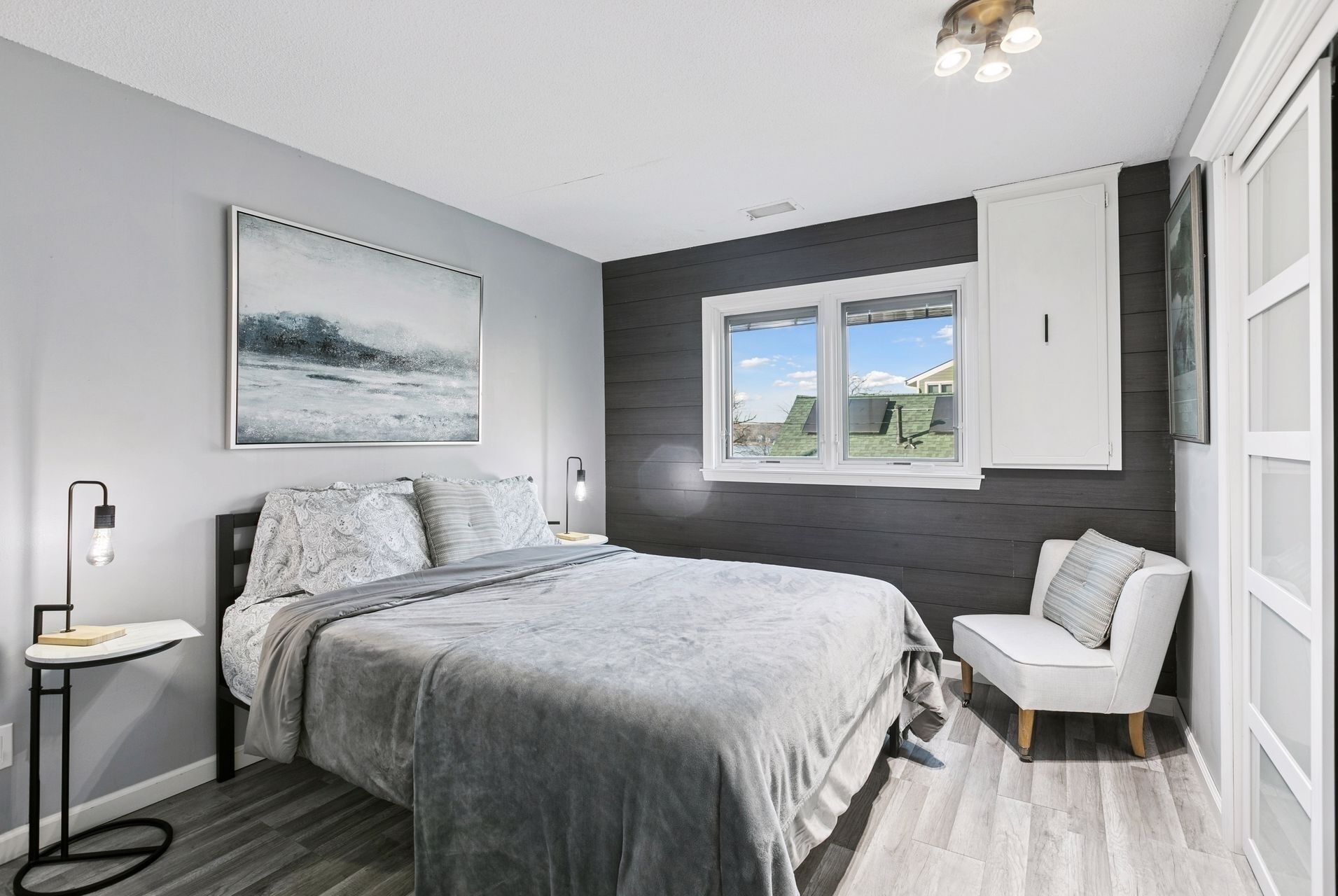 5 bedrooms, iron/ironing board, WiFi, bed sheets