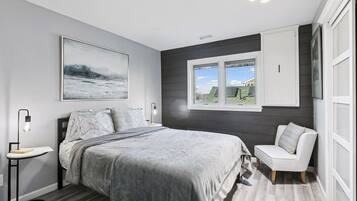 5 bedrooms, iron/ironing board, WiFi, bed sheets