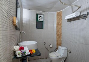 تجهيزات دش، برانس (أردية) حمّام، مناشف، صابون