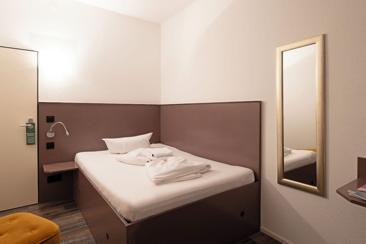 Basic Single Room | Free WiFi