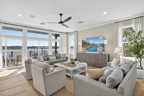 Televisio, stereot, työhuone