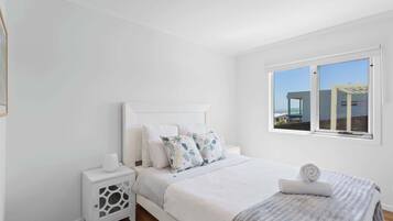 4 bedrooms, desk, iron/ironing board, travel crib