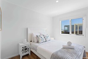 4 soveværelser, skrivebord, strygejern/strygebræt, weekendseng