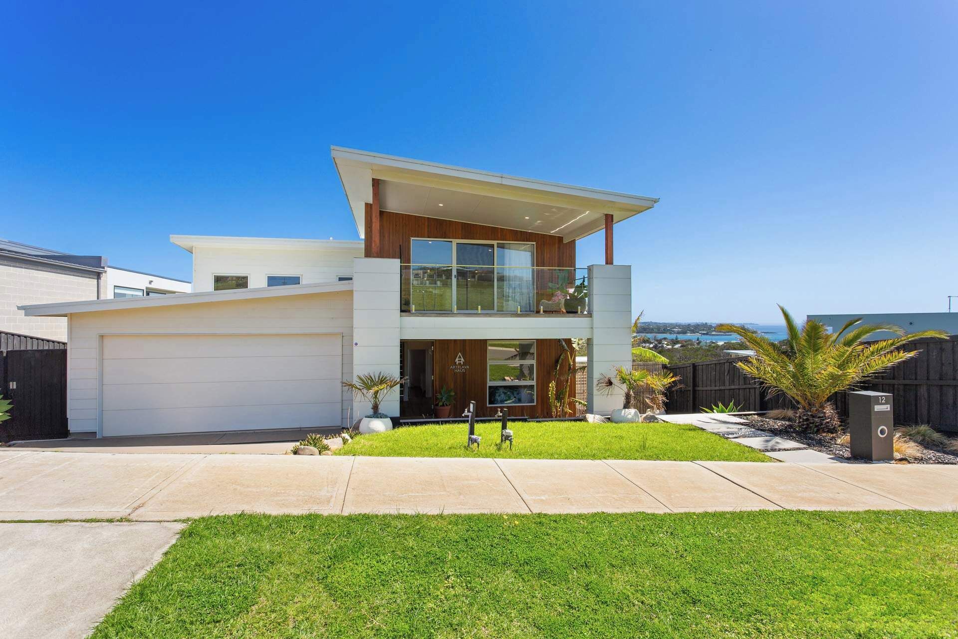 المنشأة من الخارج