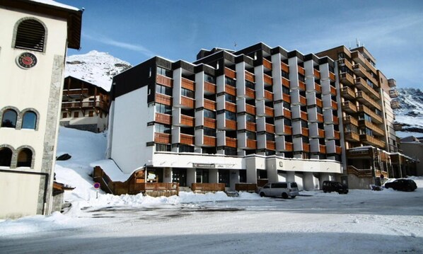 Exterior - VAL Thorens Rental: Small, Comfortable Apartment for 4 People With a Large Balcony (Les Belleville)