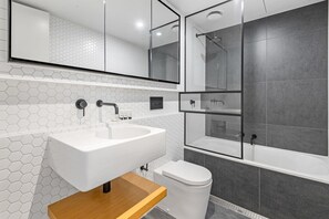 Apartment | Bathroom