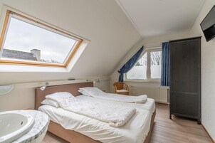 2 habitaciones, muebles diferentes y ropa de cama 
