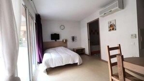 Room - Lovely Studio in the Les Balcons du Canigou Residence (Vernet-les-Bains)