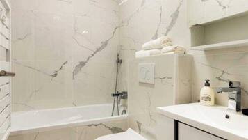 Apartment | Bathroom