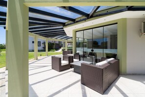 Basic Apartment | Terrace/patio
