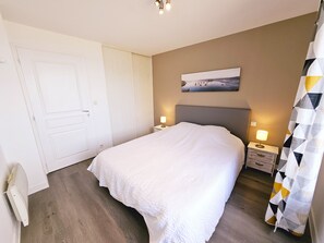 2 slaapkamers, een strijkplank/strijkijzer, wifi, beddengoed