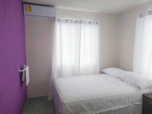 3 slaapkamers, een strijkplank/strijkijzer, wifi, beddengoed