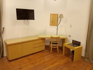 Desk, laptop workspace, free WiFi